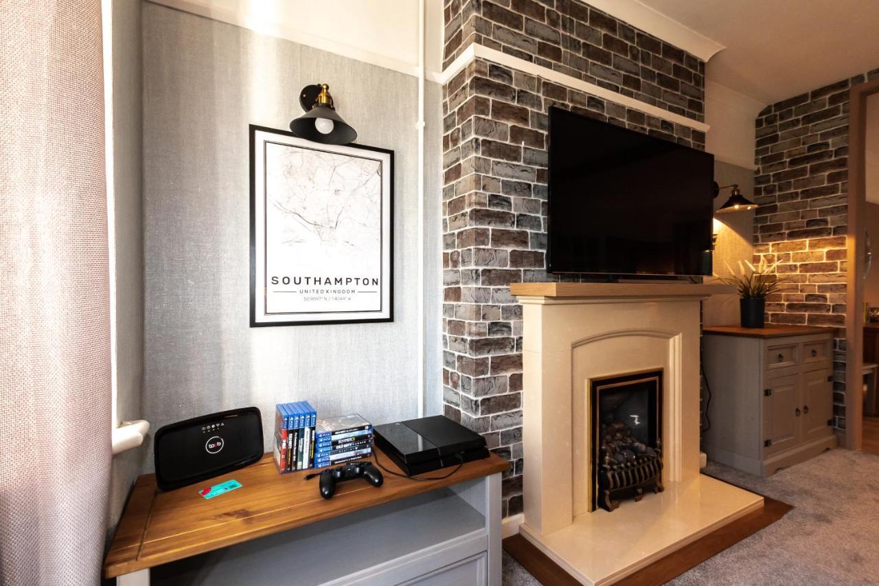 Cheerful 3-Bedroom Douglas House With Patio Southampton Exterior foto